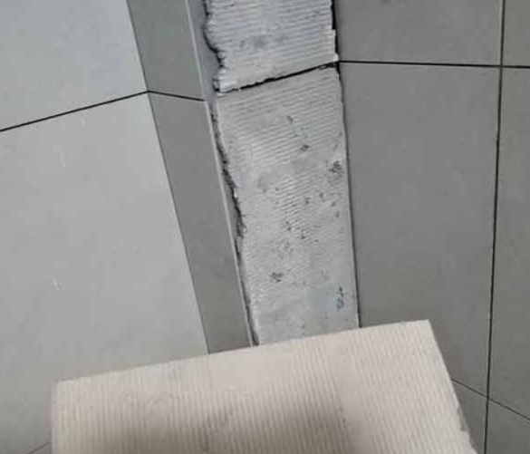 桓台瓷砖空鼓维修公司分享下厨房瓷砖脱落的补救措施。